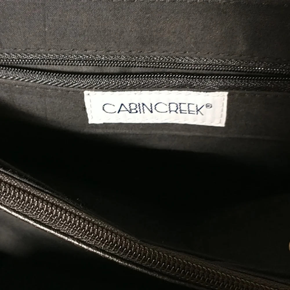 Cabin Creek women's shoulder bag.